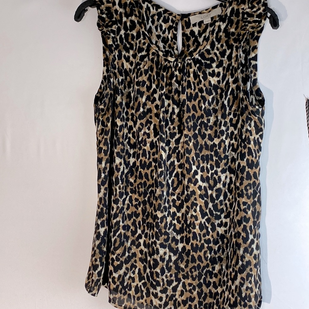 Loft Animal Print Key Hole Back Closure Short Sleeve Blouse Top Size M